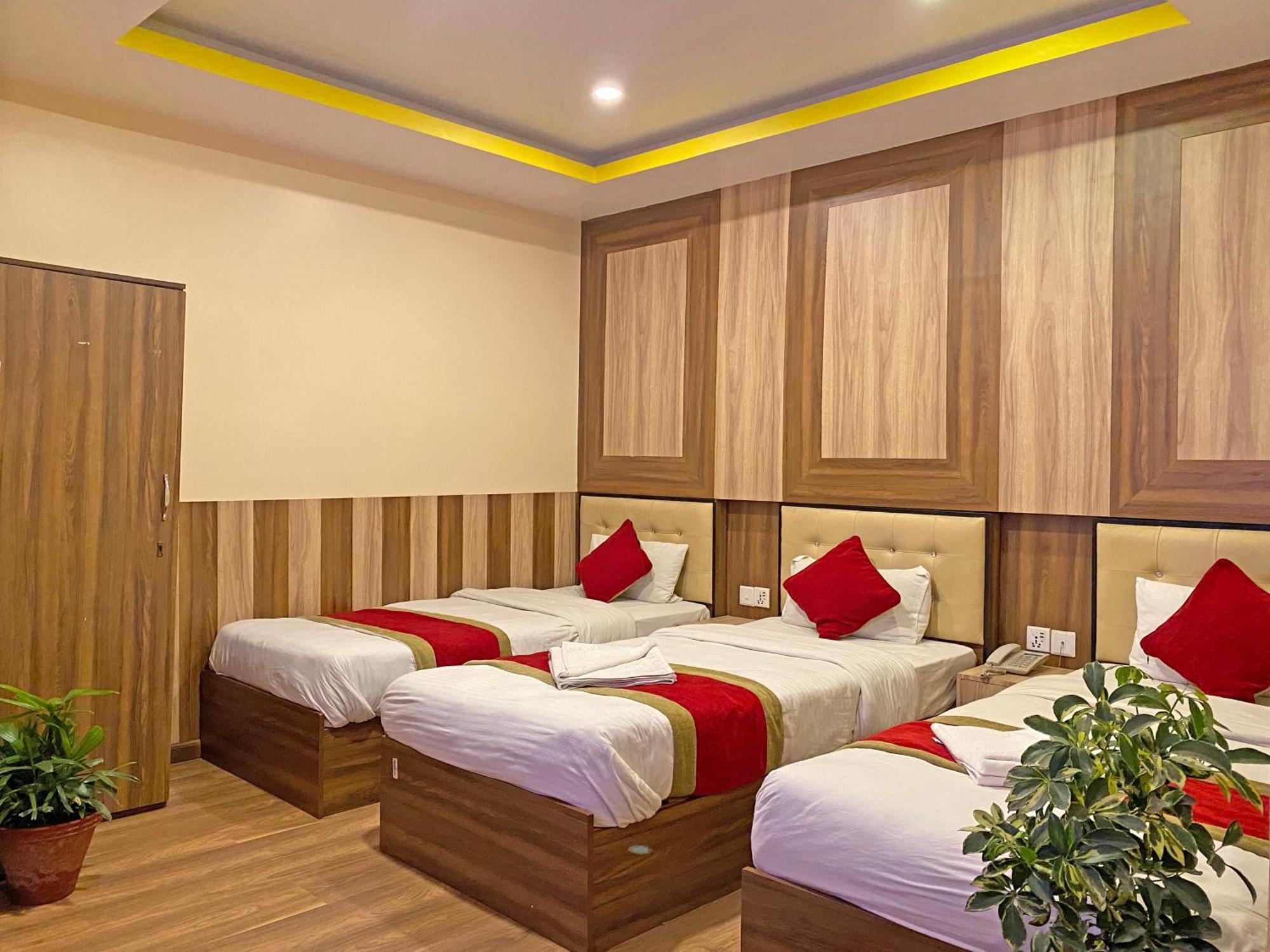 Hotel Airport Holiday Катманду Екстериор снимка