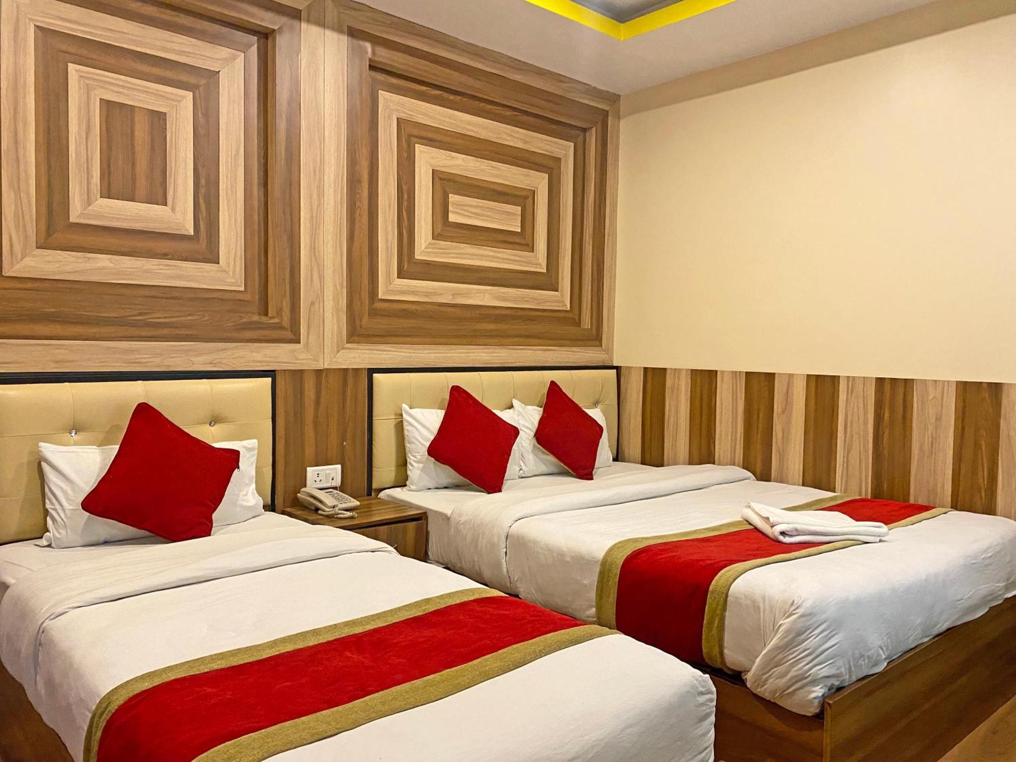 Hotel Airport Holiday Катманду Екстериор снимка