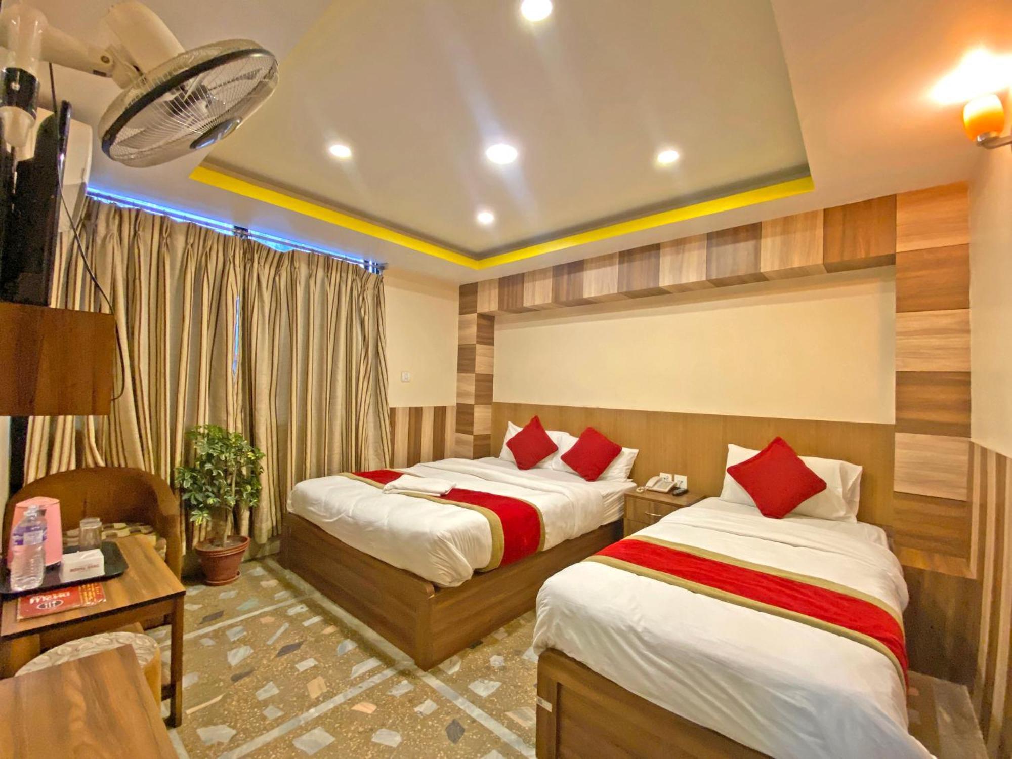 Hotel Airport Holiday Катманду Екстериор снимка