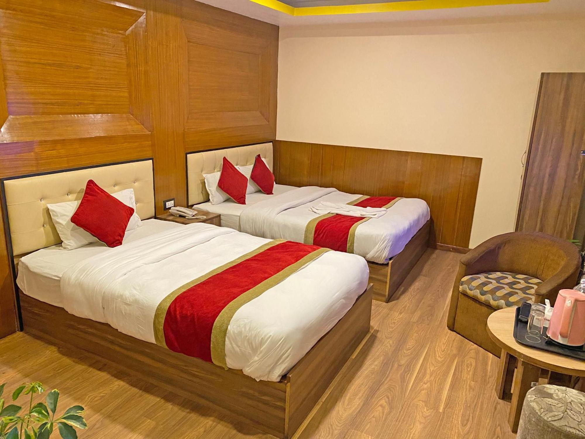 Hotel Airport Holiday Катманду Екстериор снимка