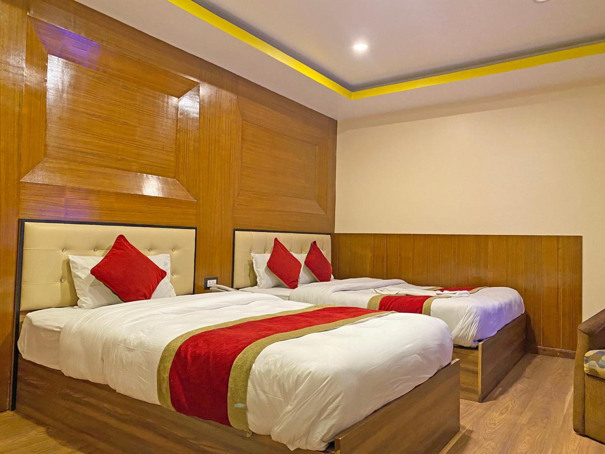 Hotel Airport Holiday Катманду Екстериор снимка
