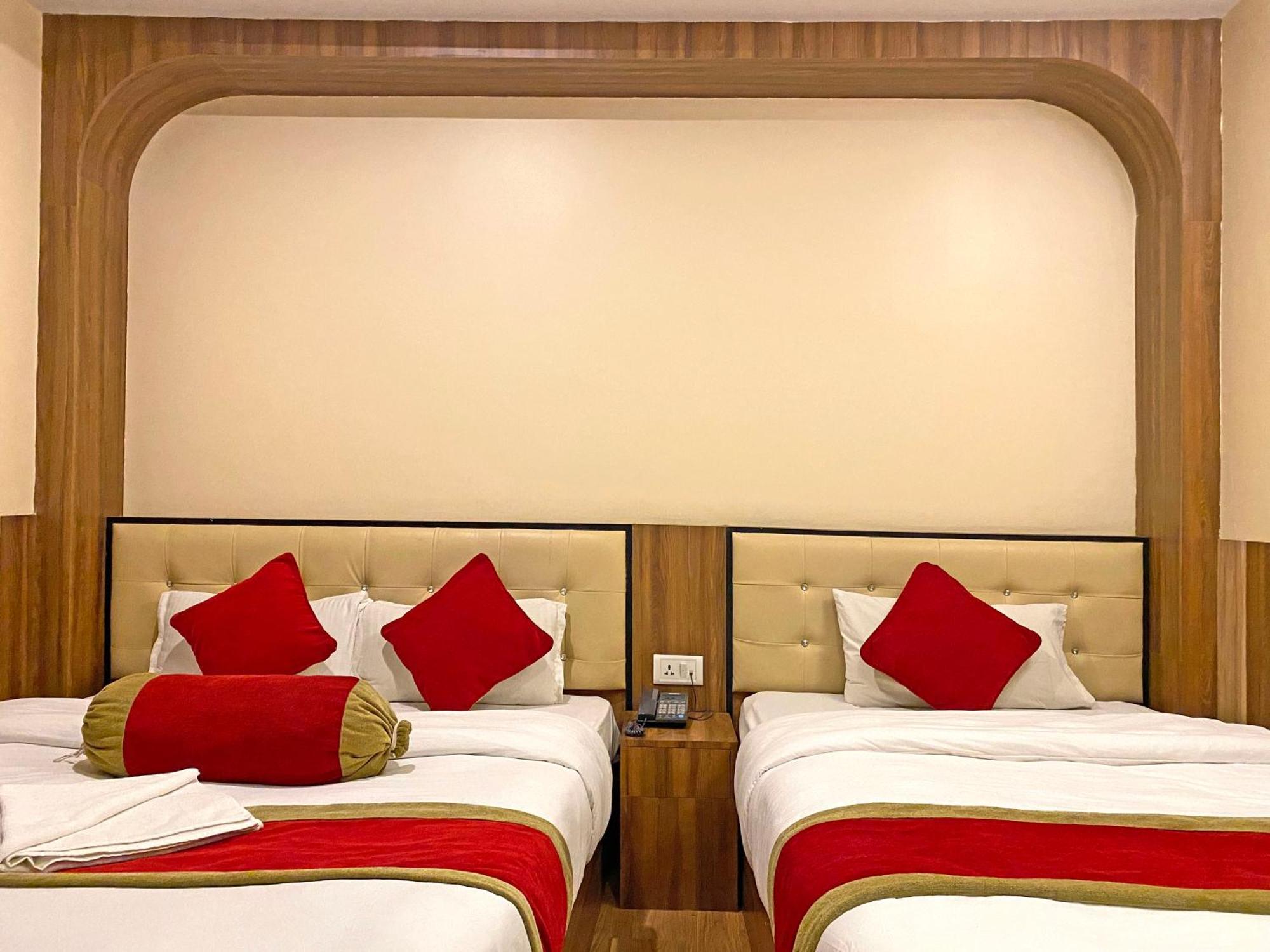 Hotel Airport Holiday Катманду Екстериор снимка