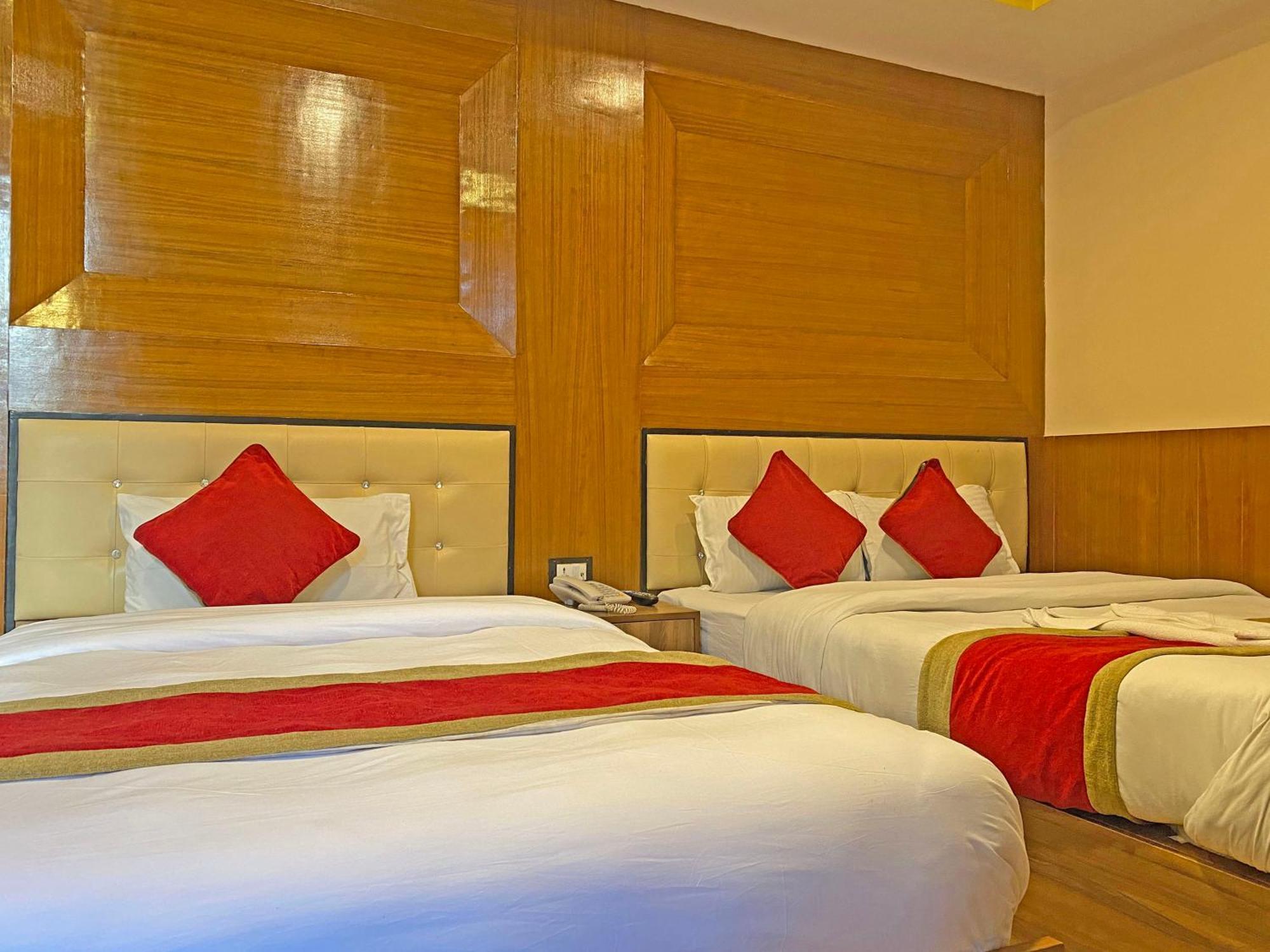 Hotel Airport Holiday Катманду Екстериор снимка