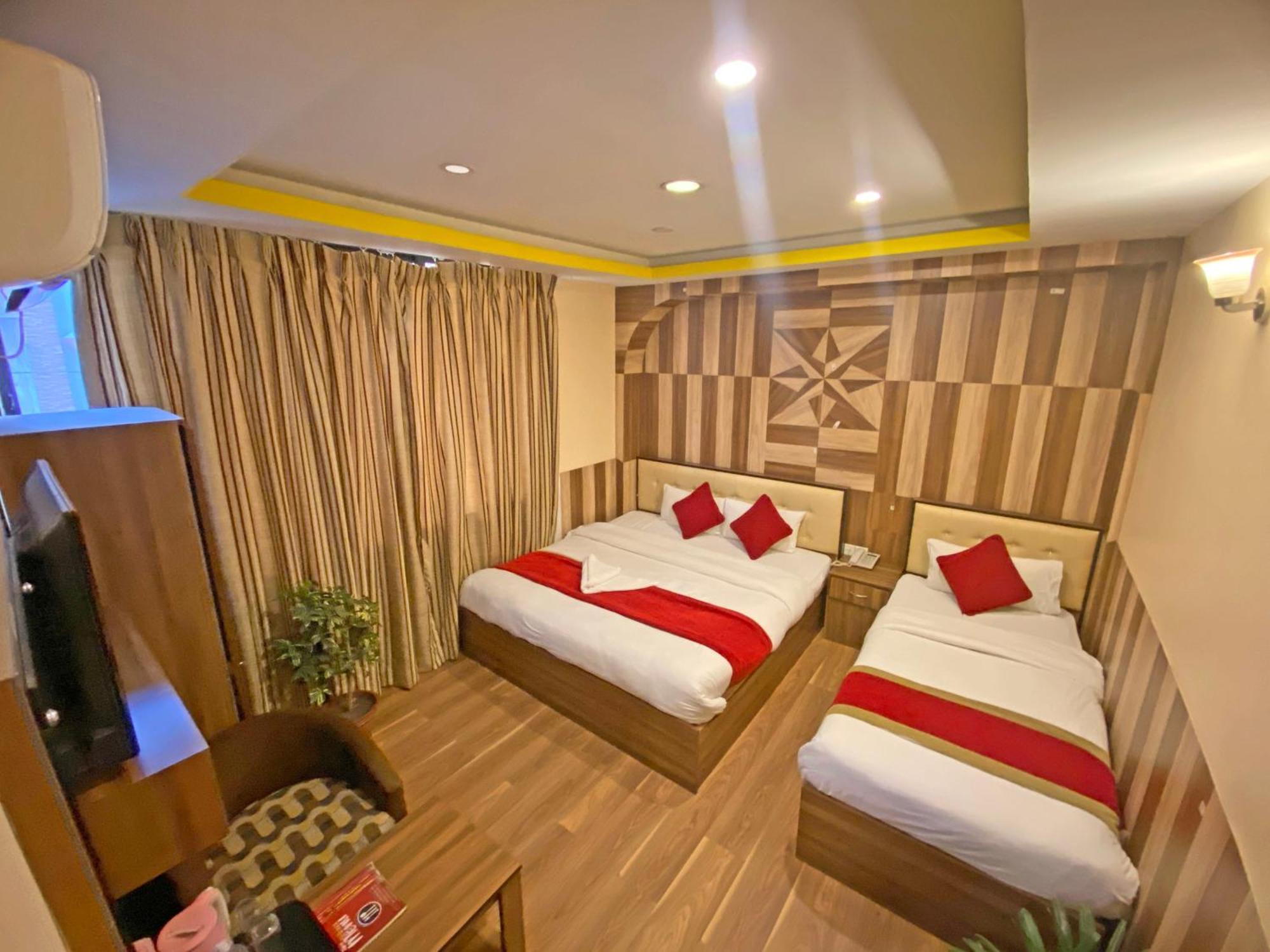 Hotel Airport Holiday Катманду Екстериор снимка