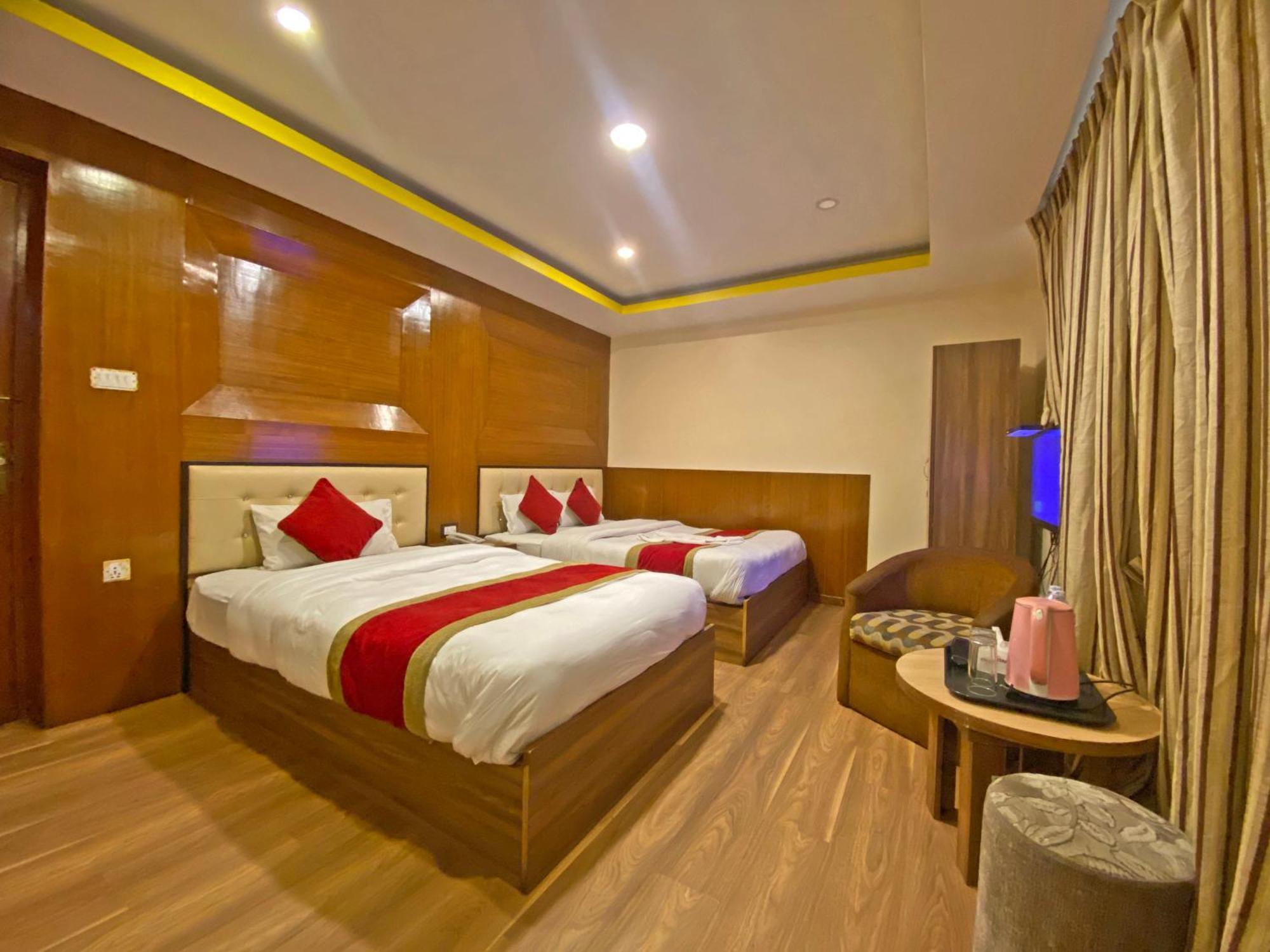 Hotel Airport Holiday Катманду Екстериор снимка