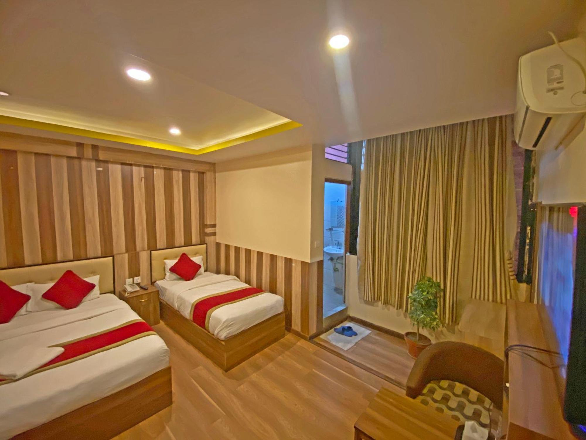Hotel Airport Holiday Катманду Екстериор снимка