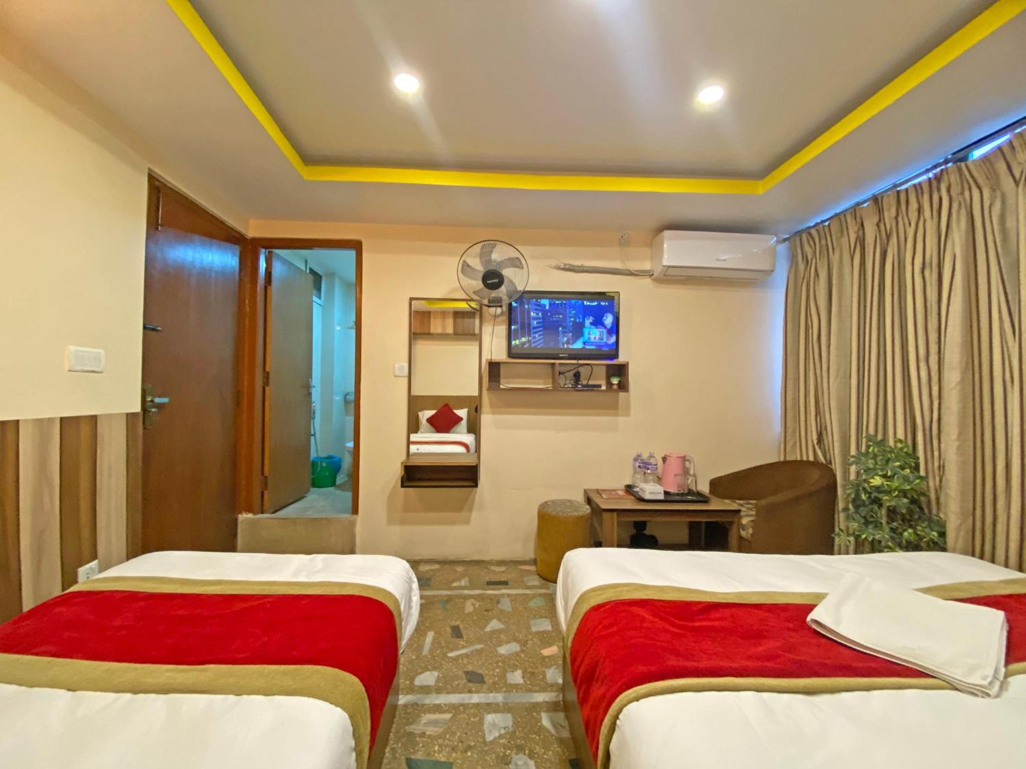 Hotel Airport Holiday Катманду Екстериор снимка
