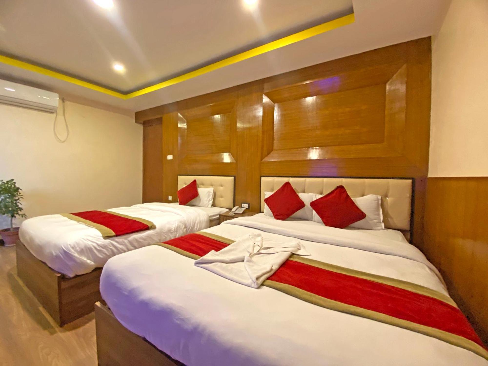 Hotel Airport Holiday Катманду Екстериор снимка