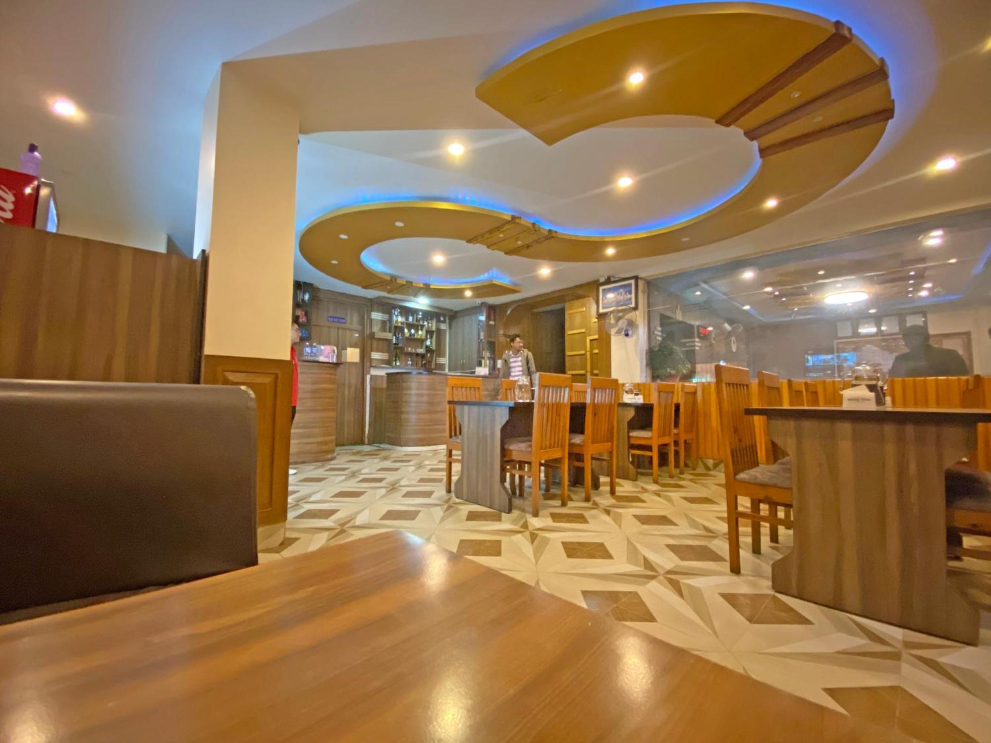 Hotel Airport Holiday Катманду Екстериор снимка