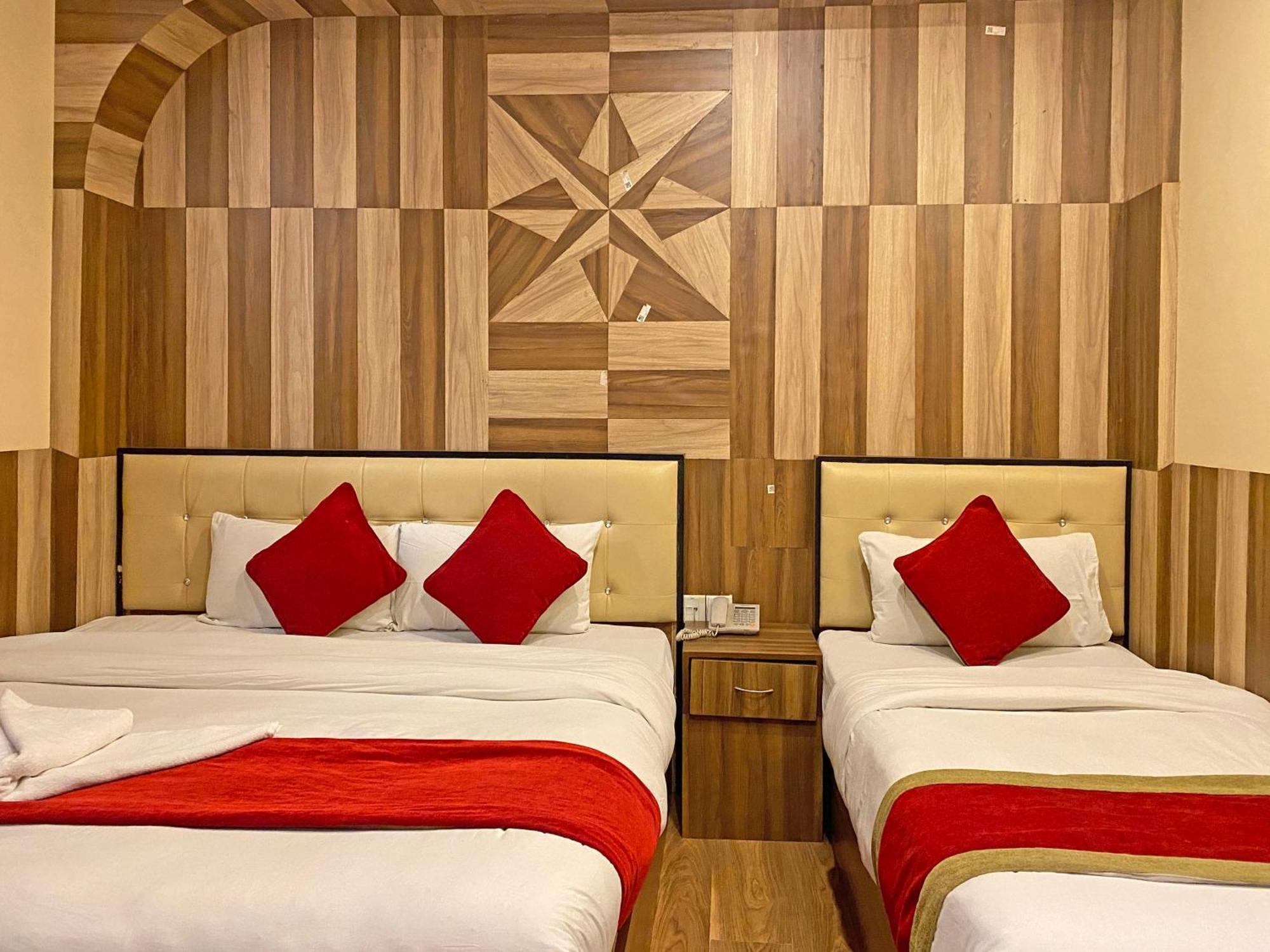 Hotel Airport Holiday Катманду Екстериор снимка