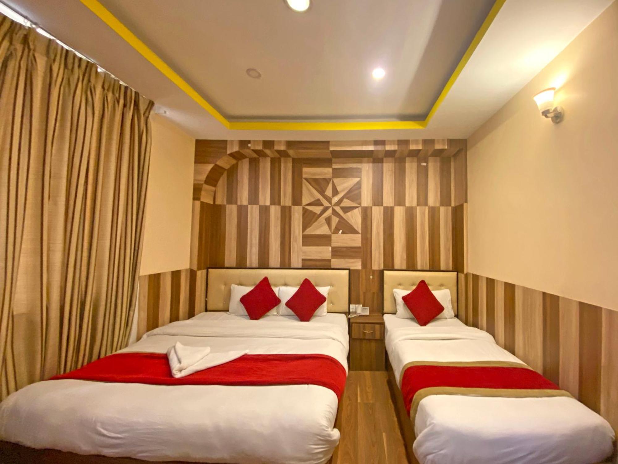 Hotel Airport Holiday Катманду Екстериор снимка