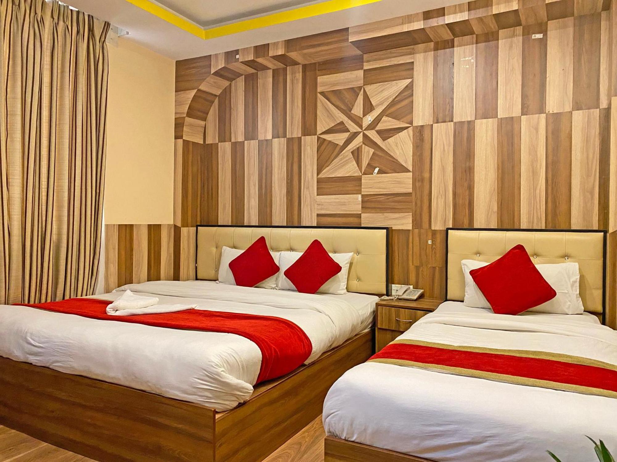 Hotel Airport Holiday Катманду Екстериор снимка