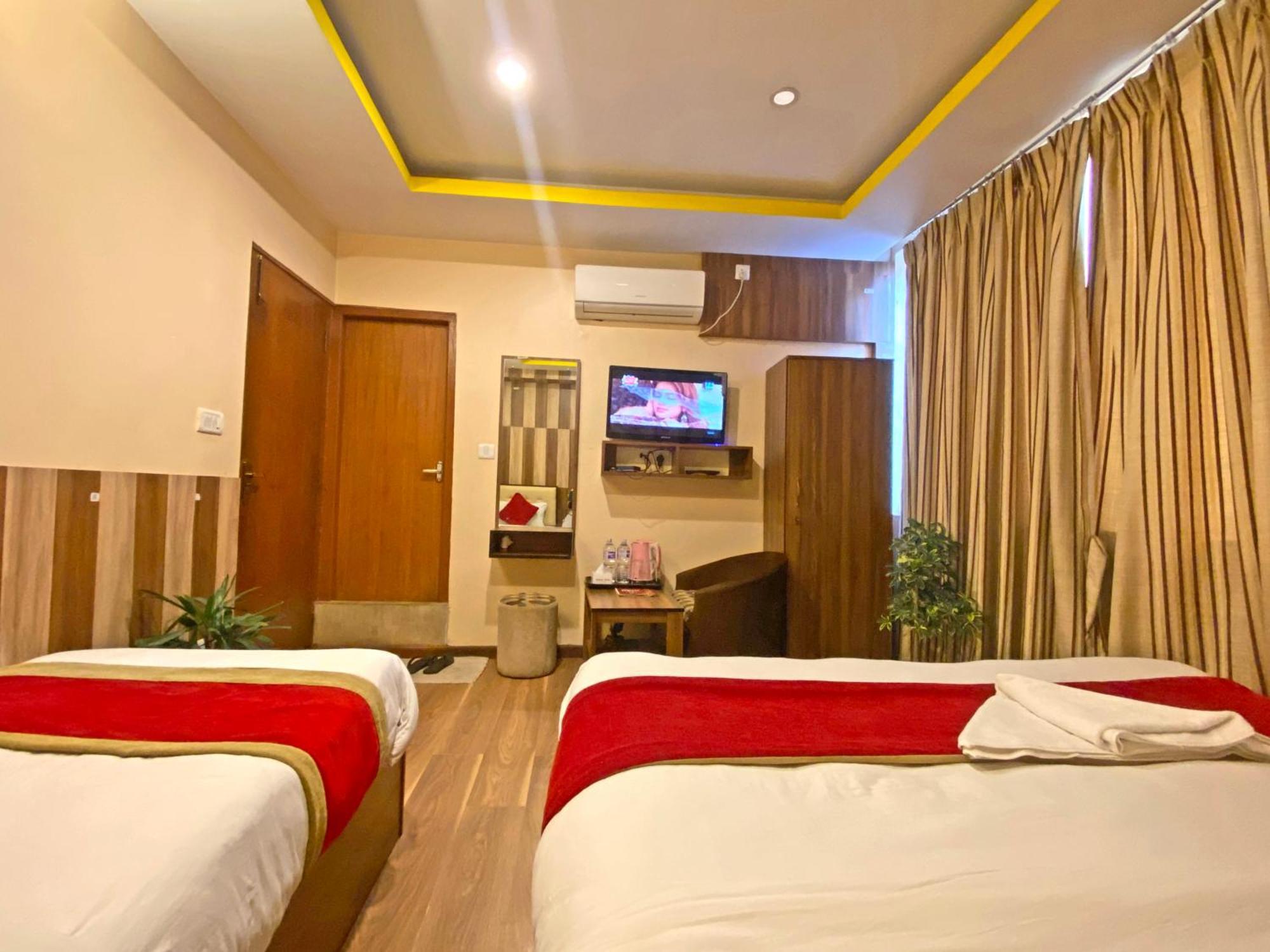 Hotel Airport Holiday Катманду Екстериор снимка