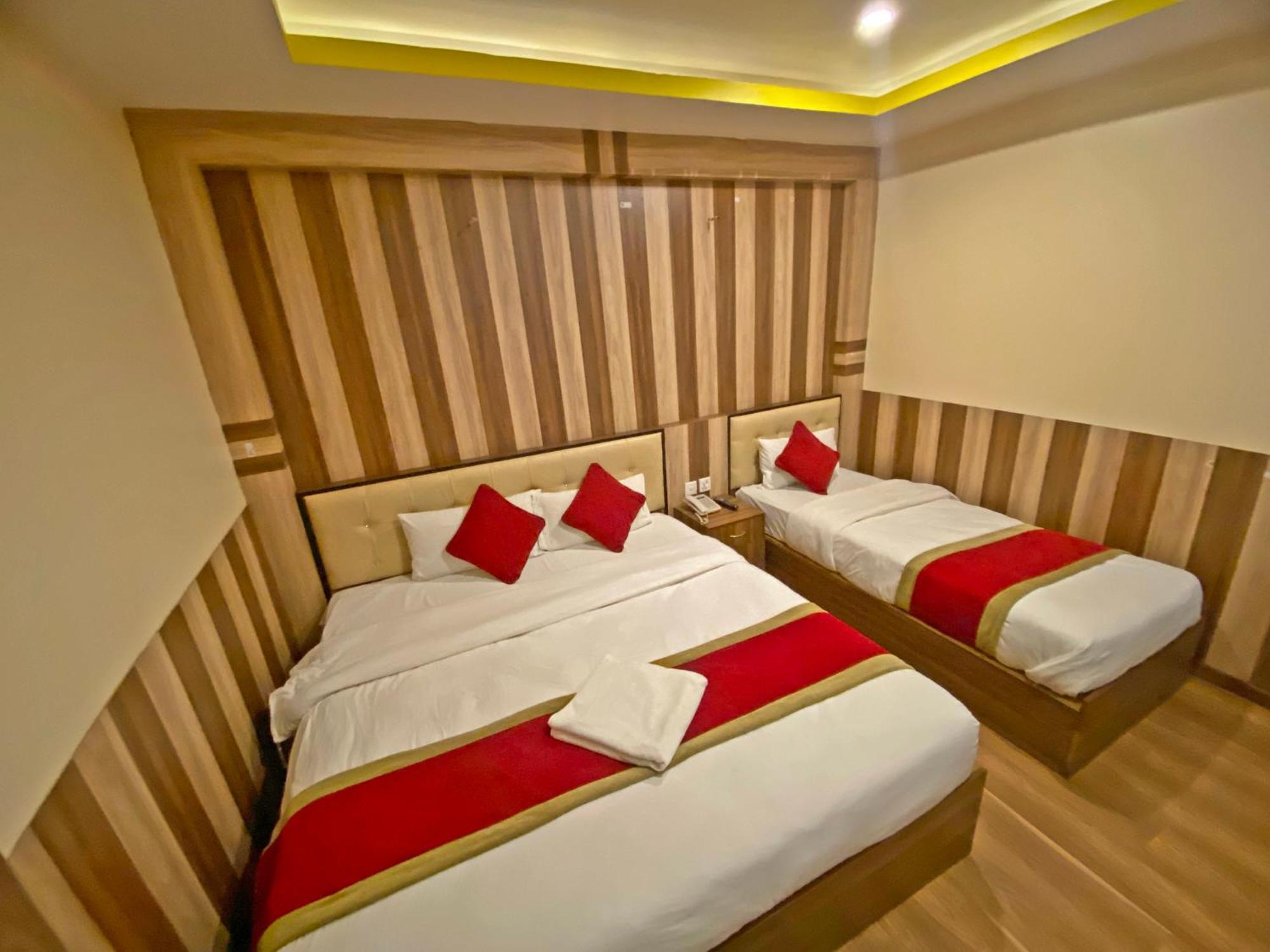 Hotel Airport Holiday Катманду Екстериор снимка