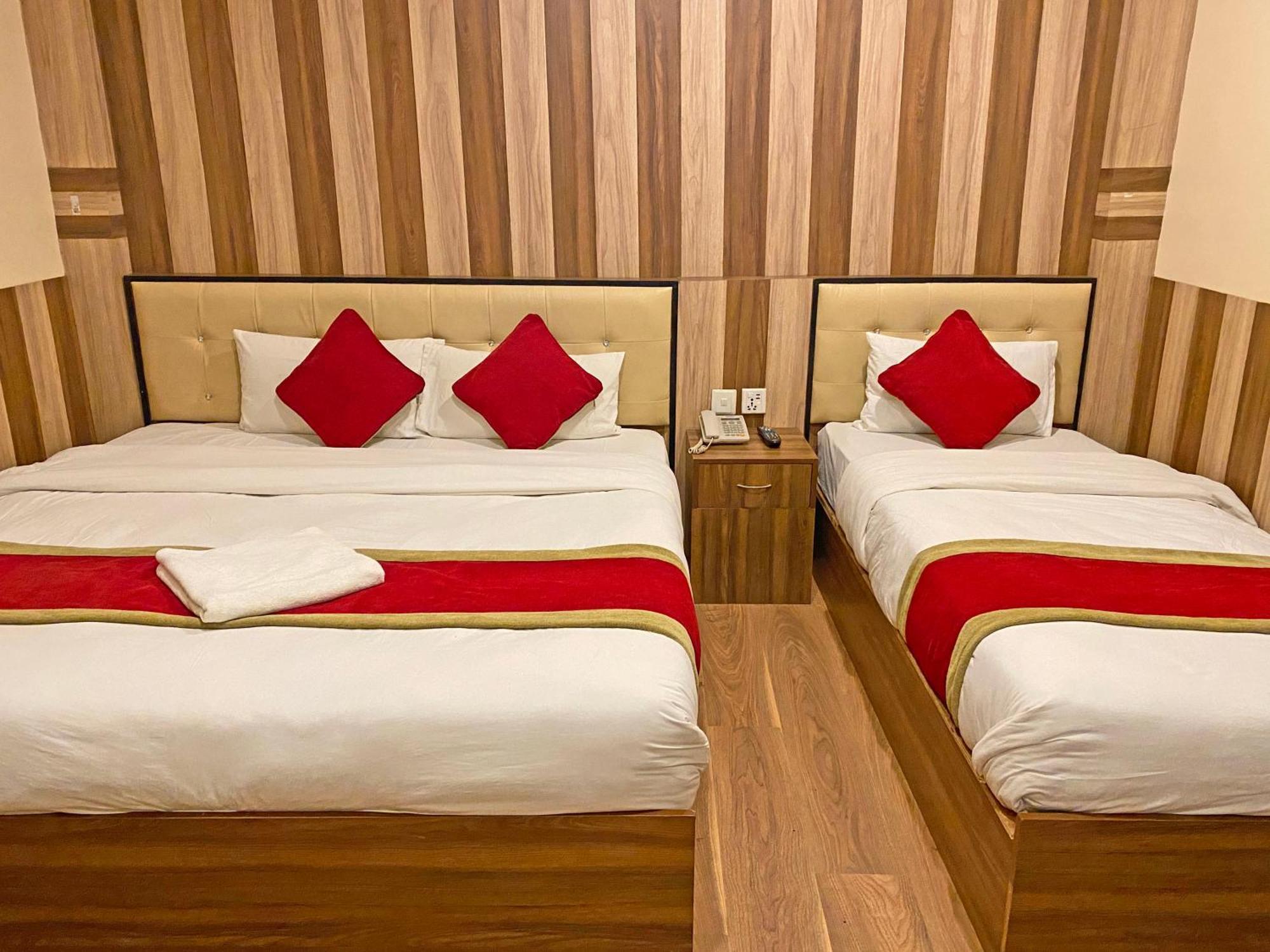Hotel Airport Holiday Катманду Екстериор снимка