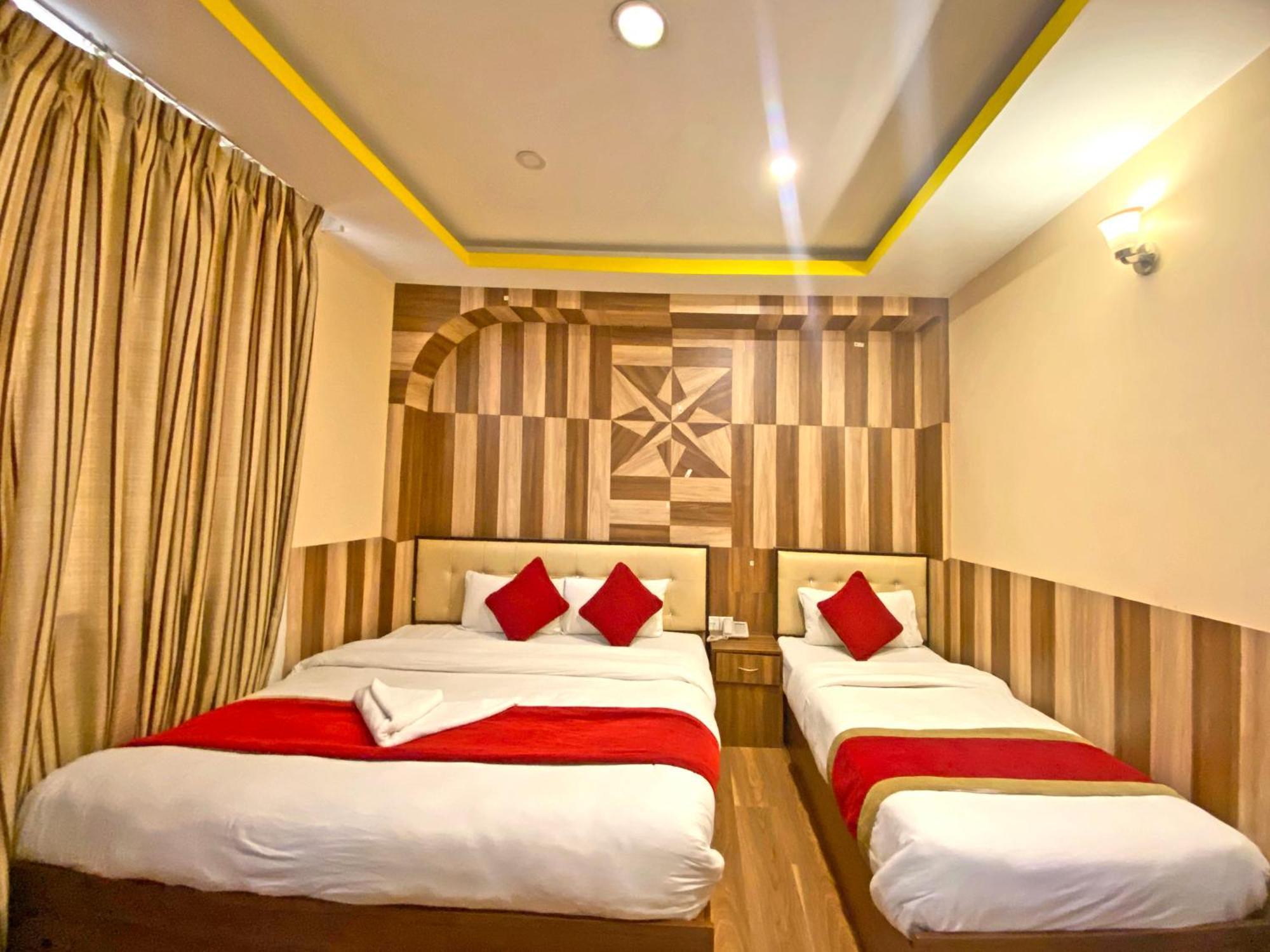 Hotel Airport Holiday Катманду Екстериор снимка