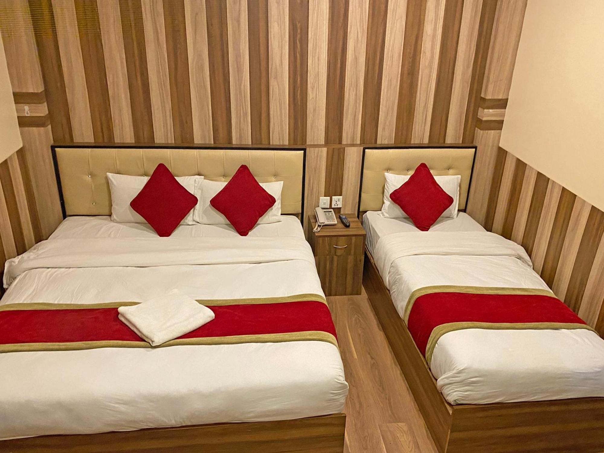Hotel Airport Holiday Катманду Екстериор снимка