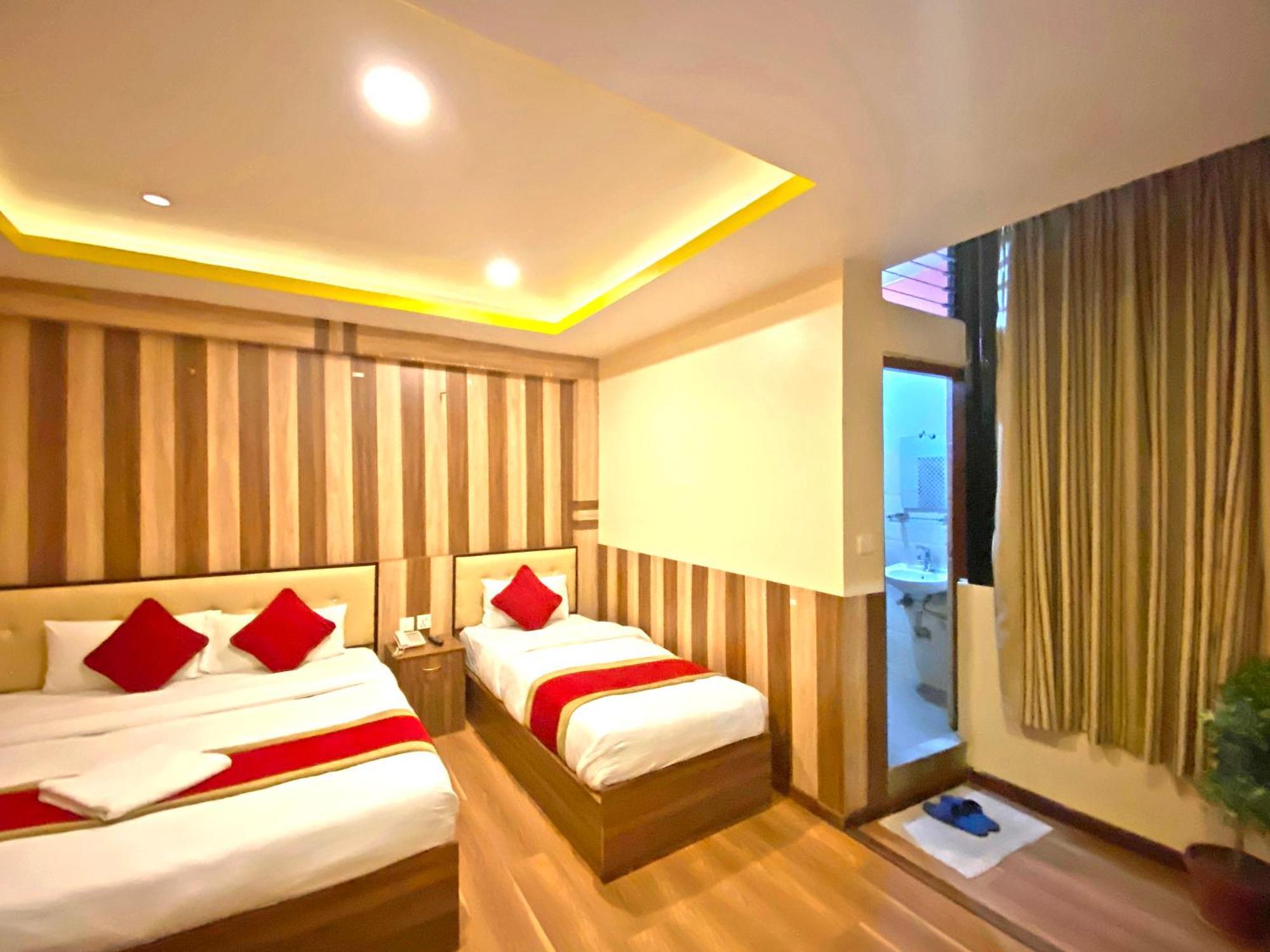 Hotel Airport Holiday Катманду Екстериор снимка