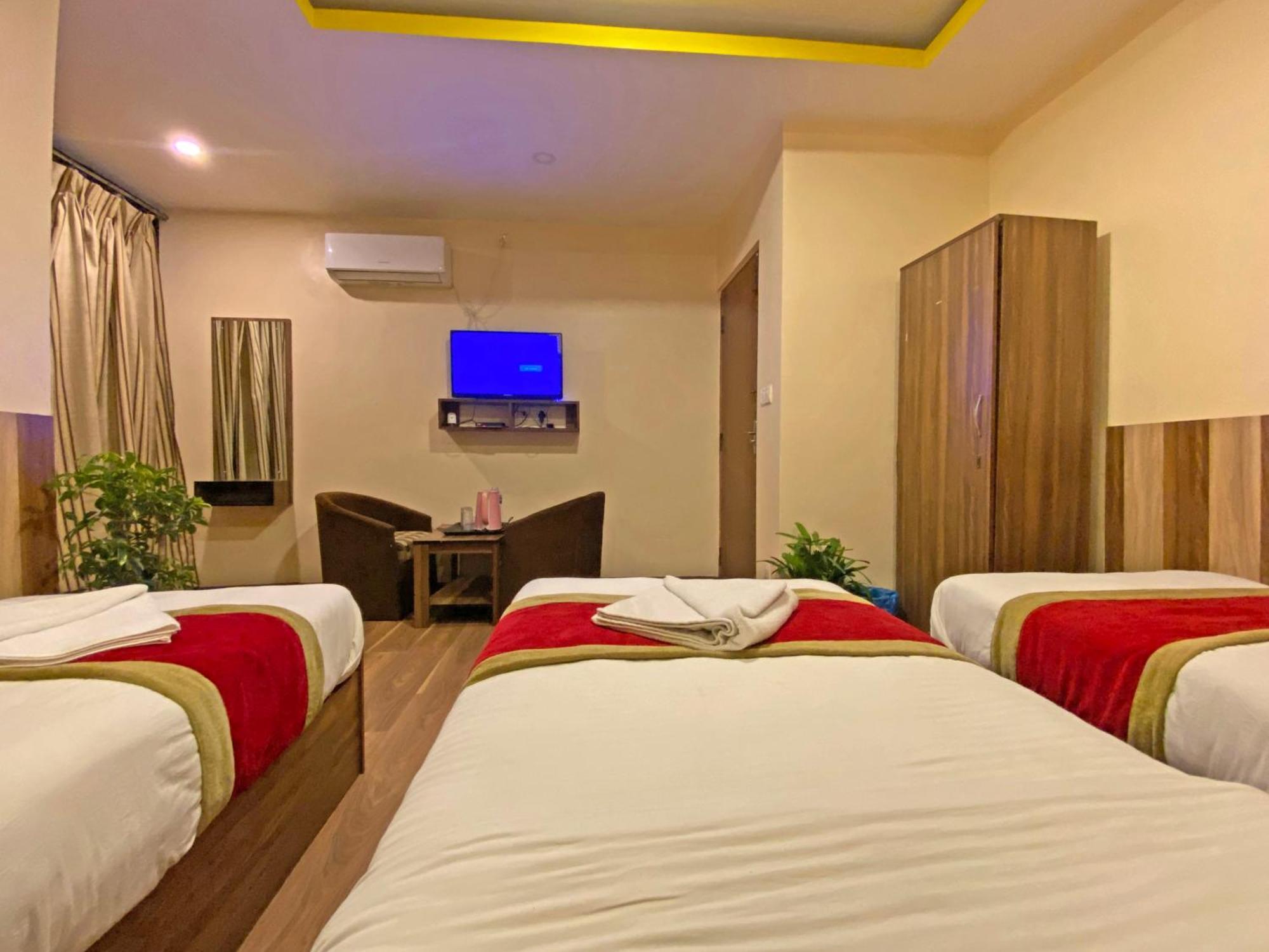 Hotel Airport Holiday Катманду Екстериор снимка