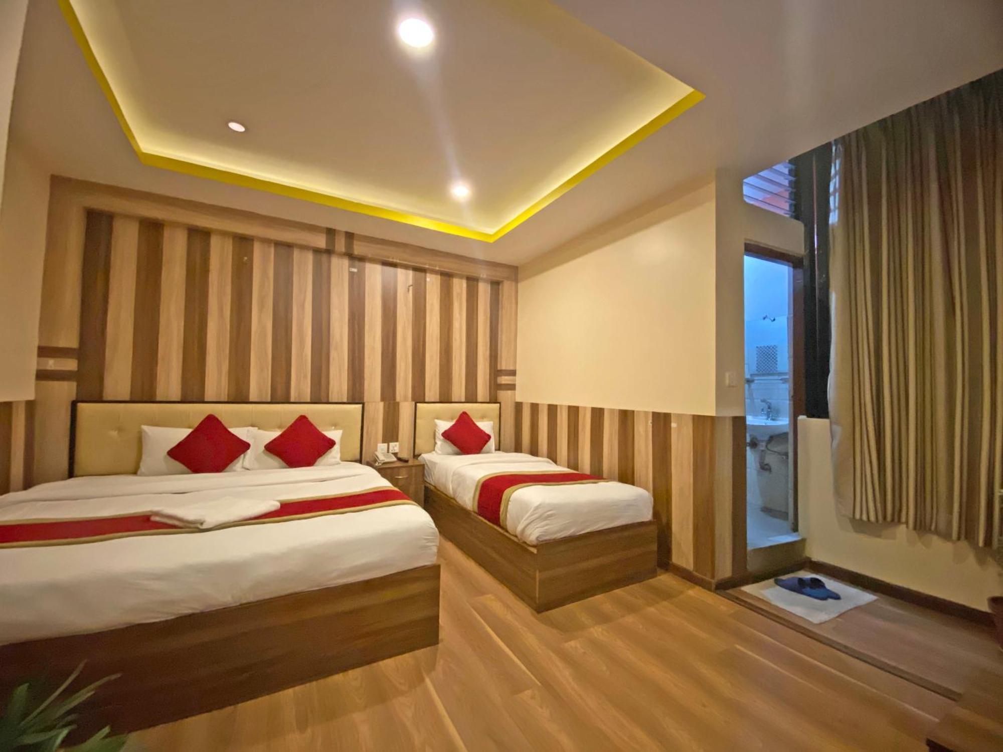 Hotel Airport Holiday Катманду Екстериор снимка