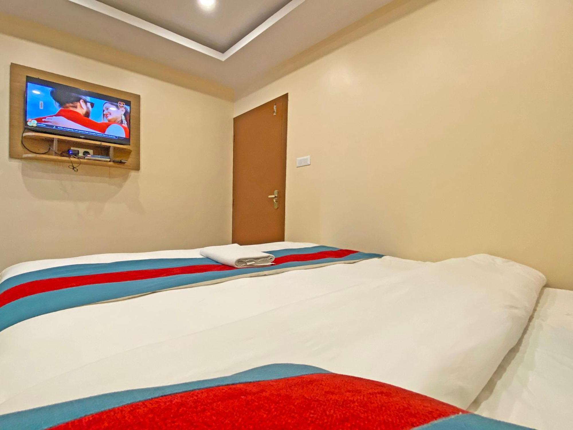 Hotel Airport Holiday Катманду Екстериор снимка