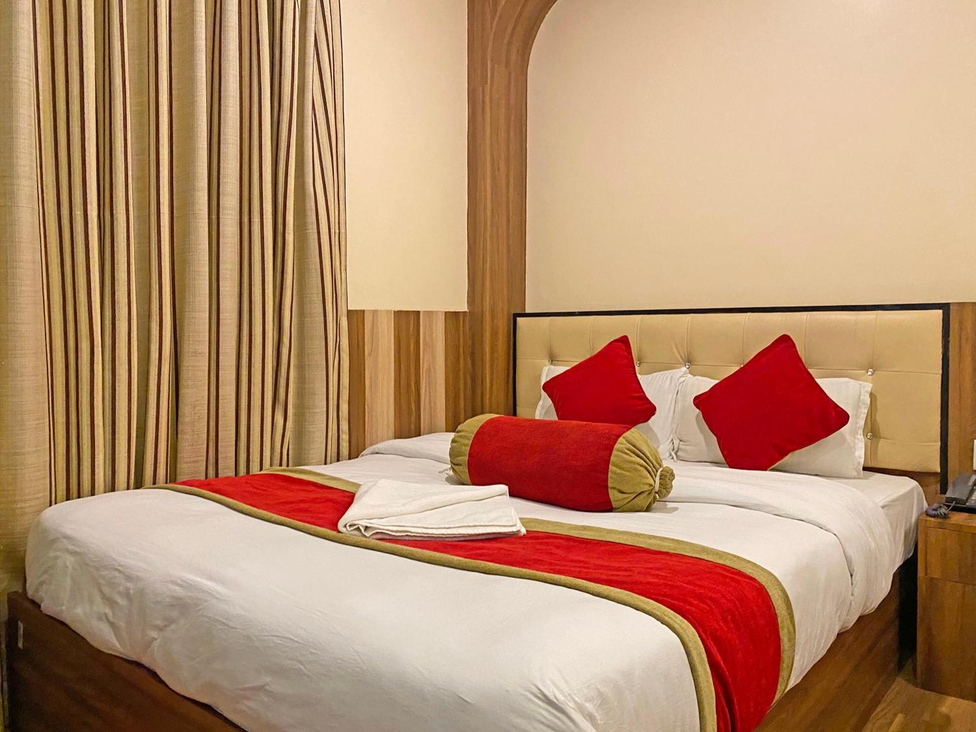 Hotel Airport Holiday Катманду Екстериор снимка