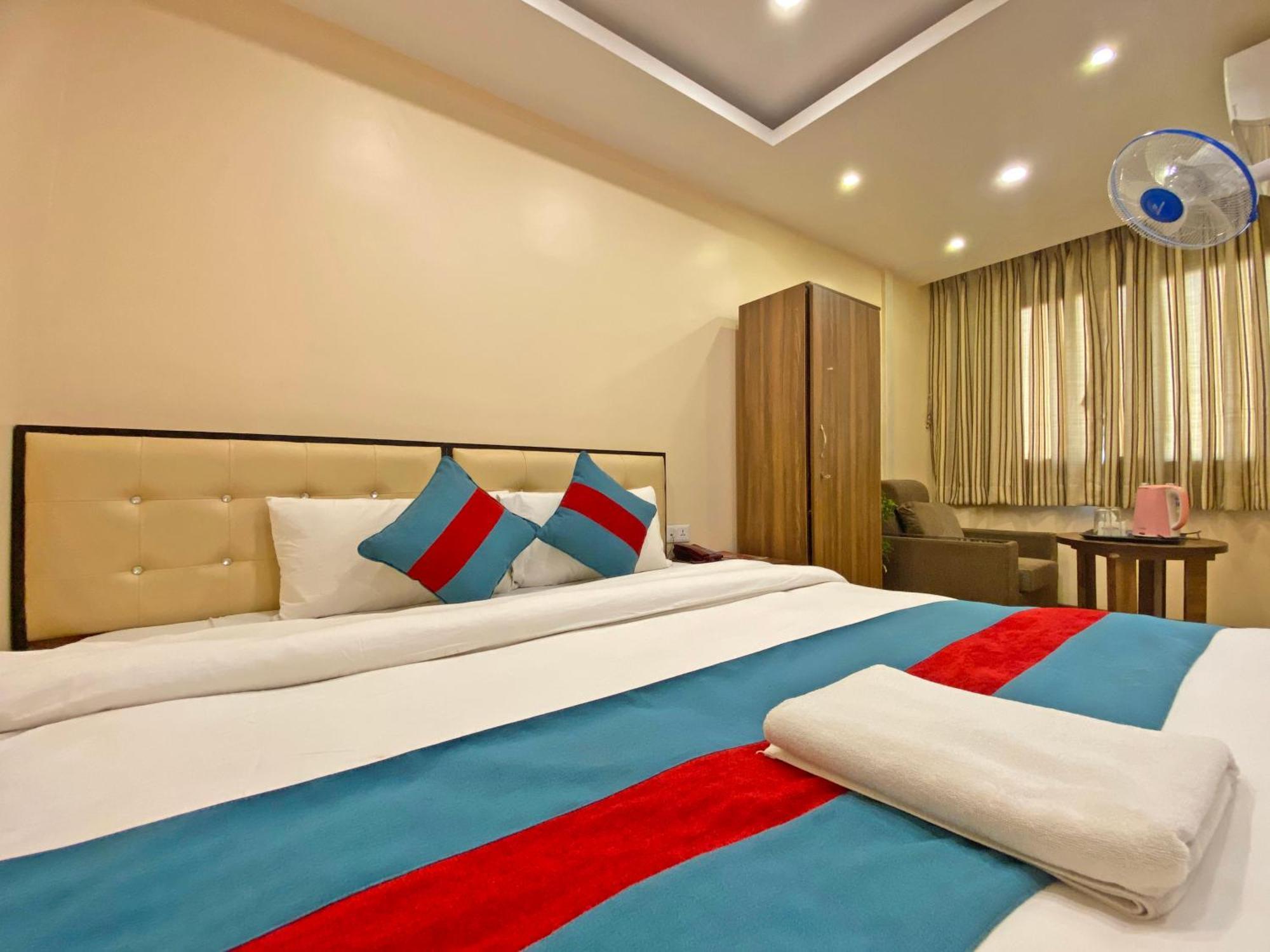 Hotel Airport Holiday Катманду Екстериор снимка