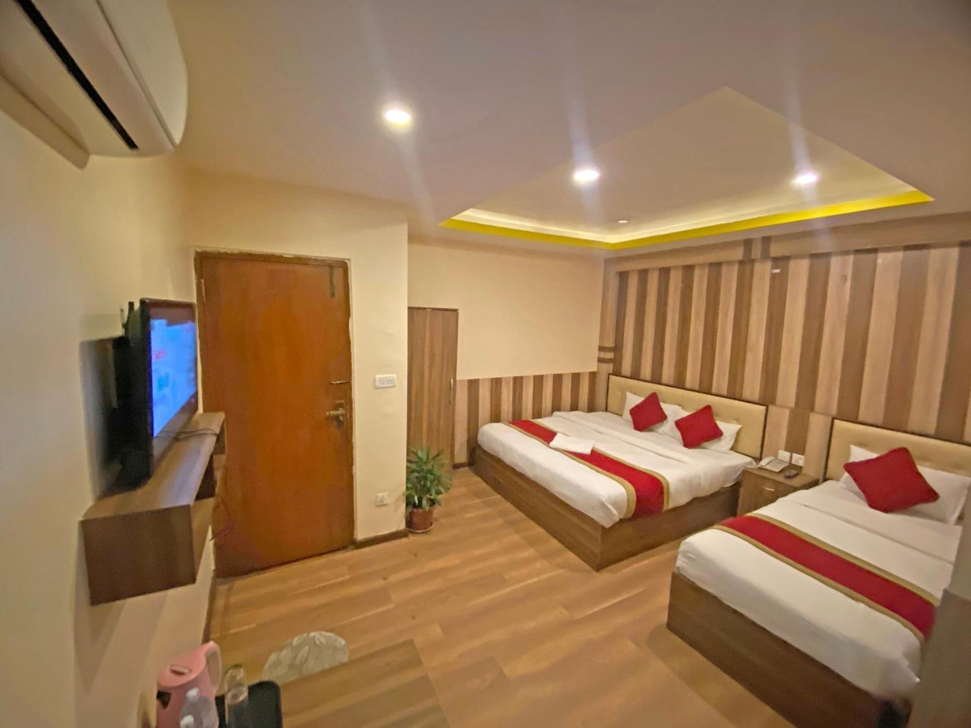 Hotel Airport Holiday Катманду Екстериор снимка
