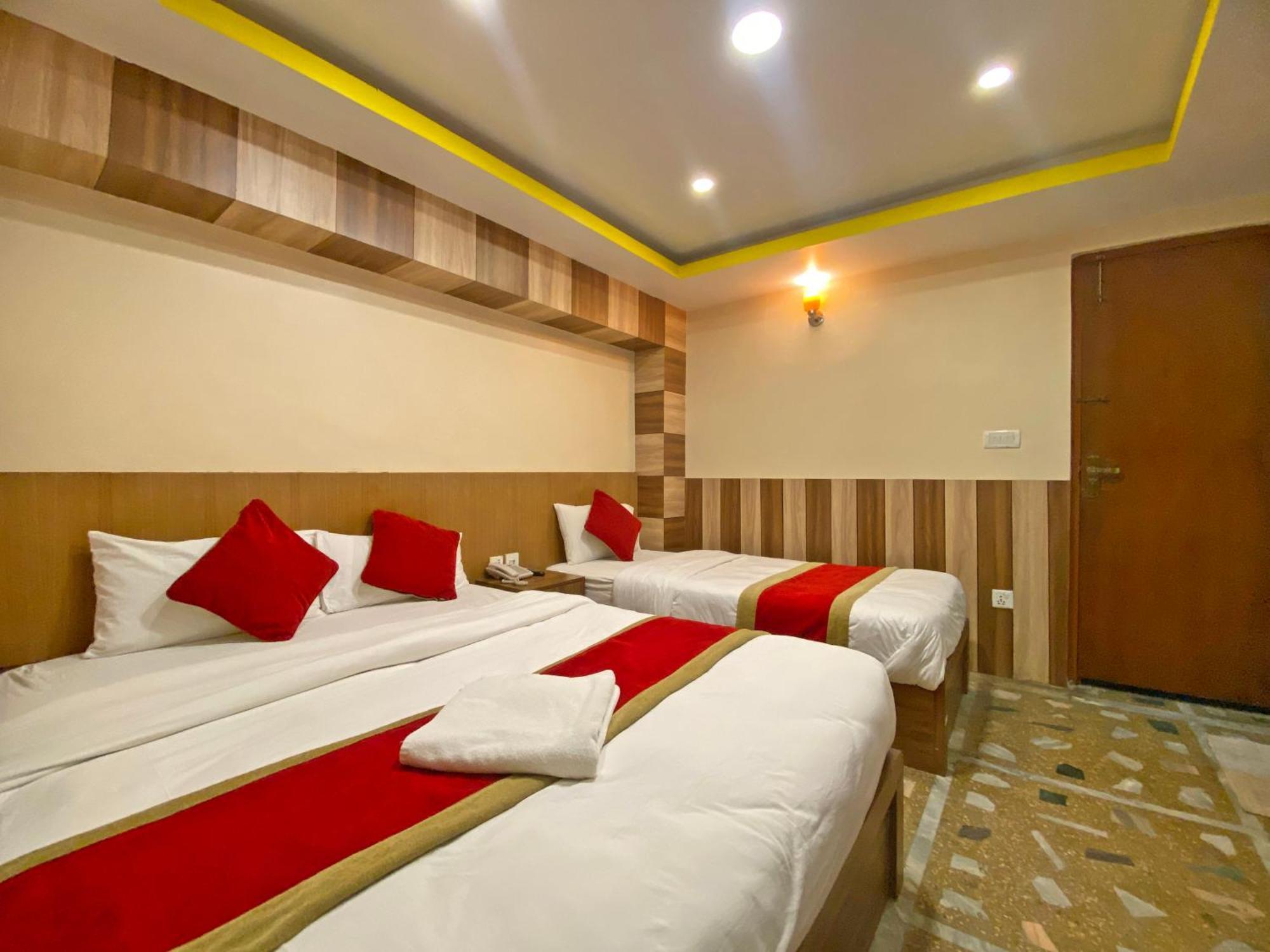 Hotel Airport Holiday Катманду Екстериор снимка